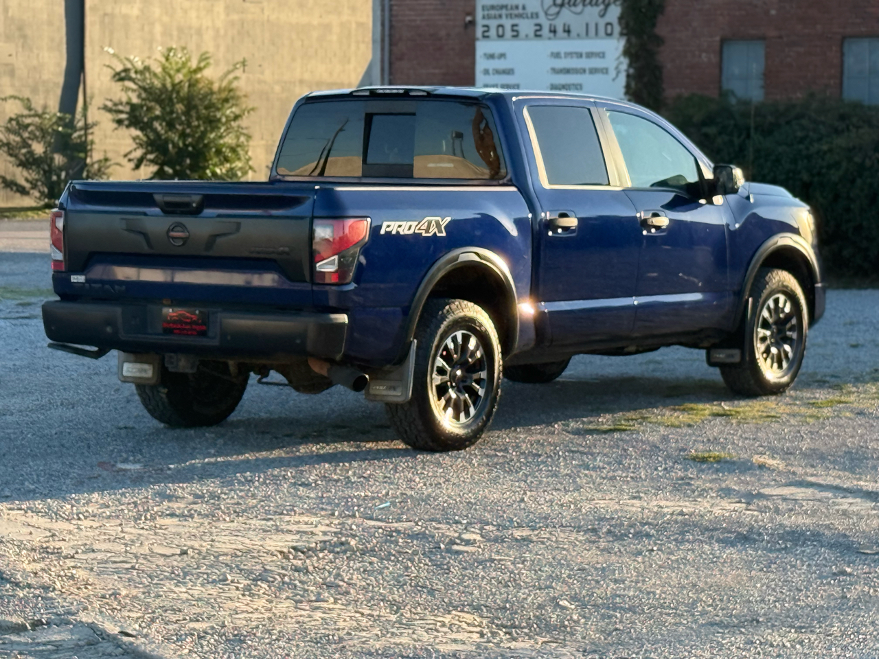 Nissan Titan PRO-4X Crew Cab 4WD 2020 Nissan Titan PRO-4X Crew Cab 4WD 2020