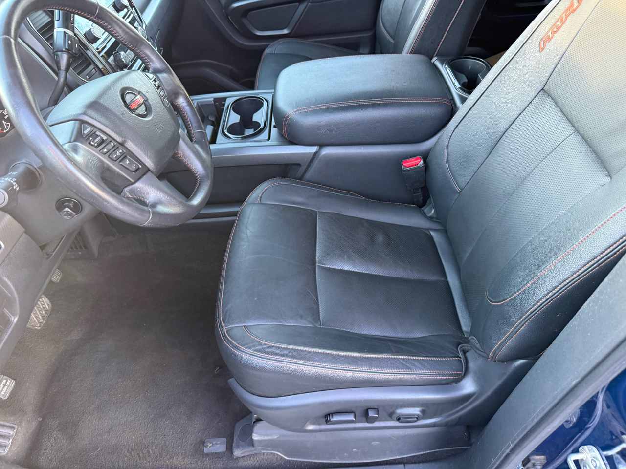 Nissan Titan PRO-4X Crew Cab 4WD 2020 Nissan Titan PRO-4X Crew Cab 4WD 2020
