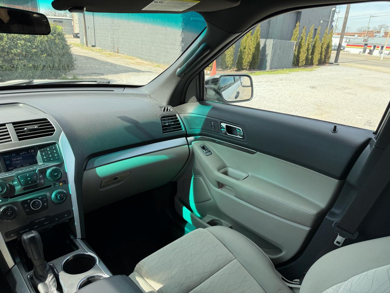 Ford Explorer Base 4WD 2011