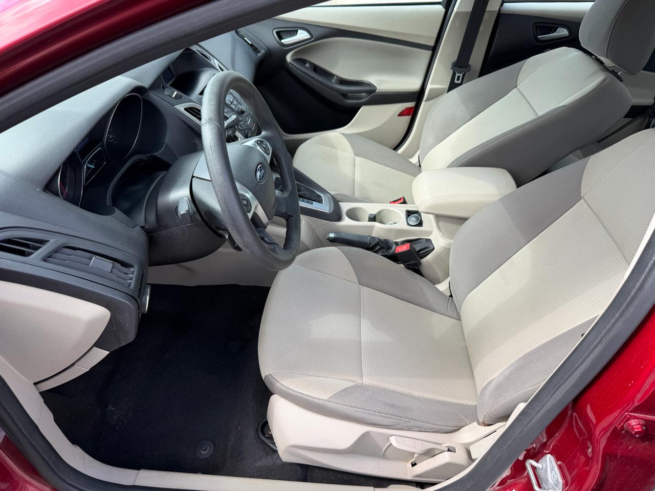 Ford Focus SE Sedan 2014