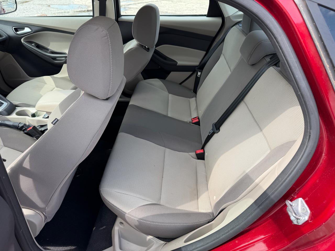 Ford Focus SE Sedan 2014