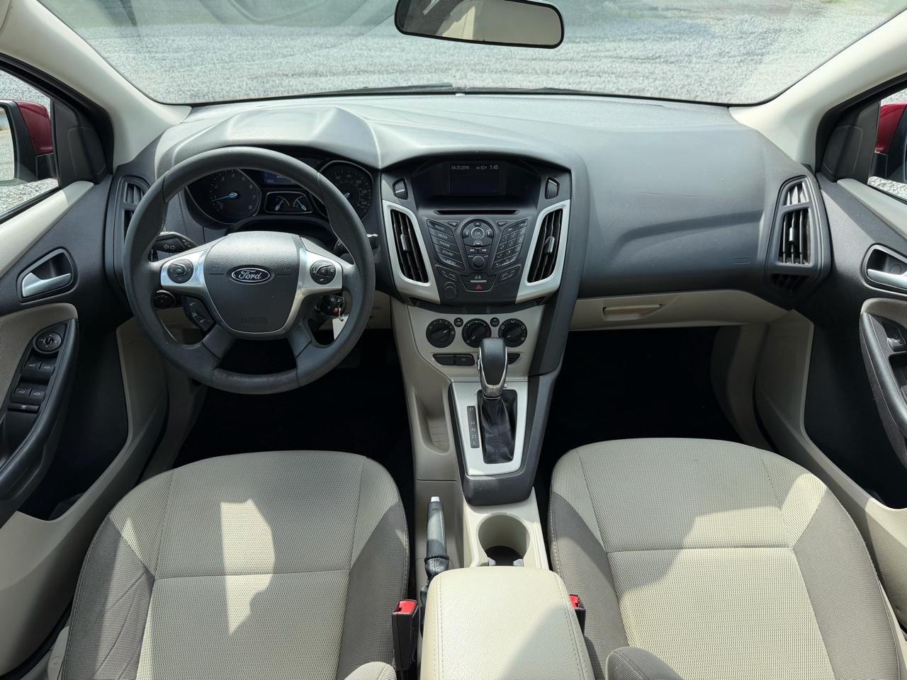 Ford Focus SE Sedan 2014