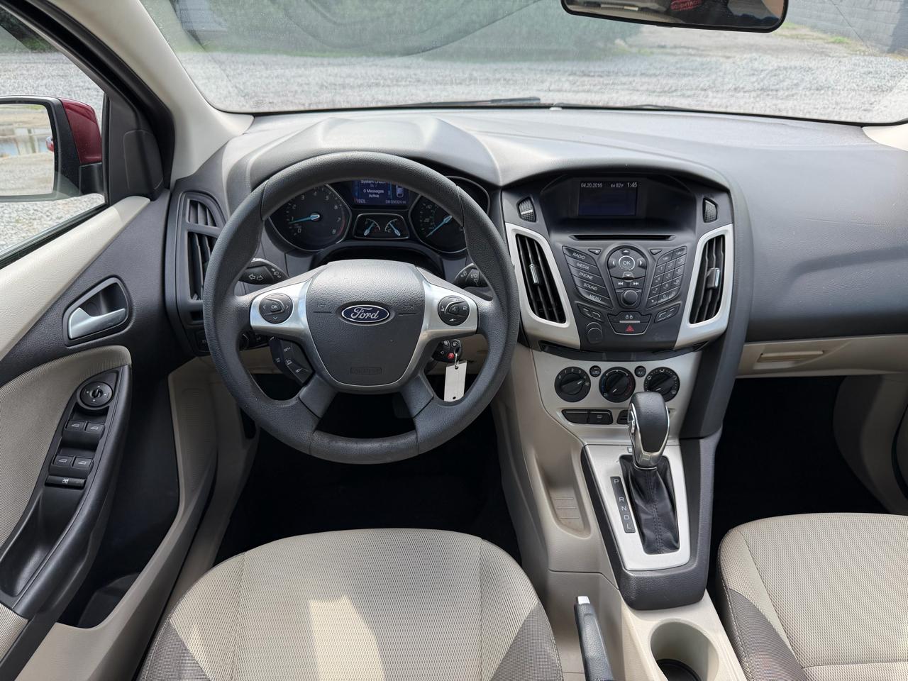 Ford Focus SE Sedan 2014