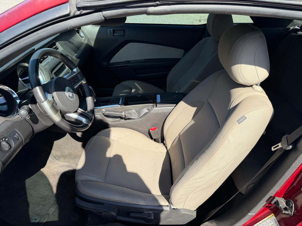 Ford Mustang V6 Convertible 2014