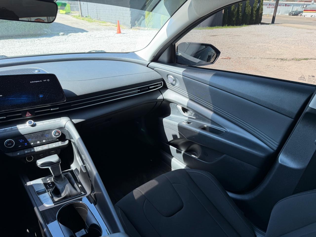 Hyundai Elantra SEL 2023