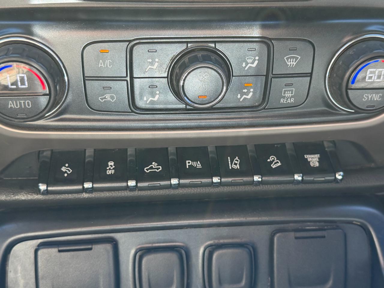 GMC Sierra 3500HD Denali Crew Cab 4WD 2015