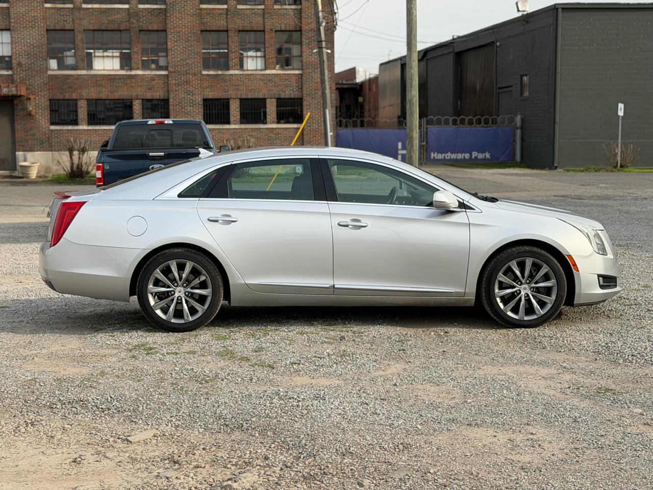 Cadillac XTS Base 2013