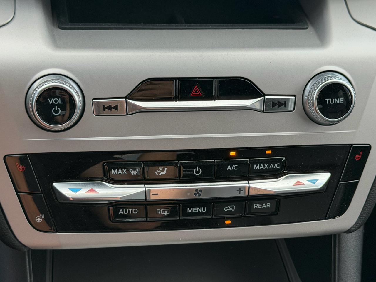 Ford Explorer XLT 2024