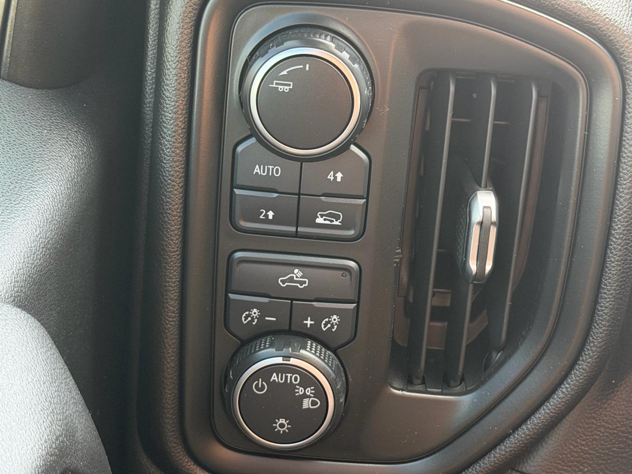 Chevrolet Silverado 1500 Custom Double Cab 4WD 2021