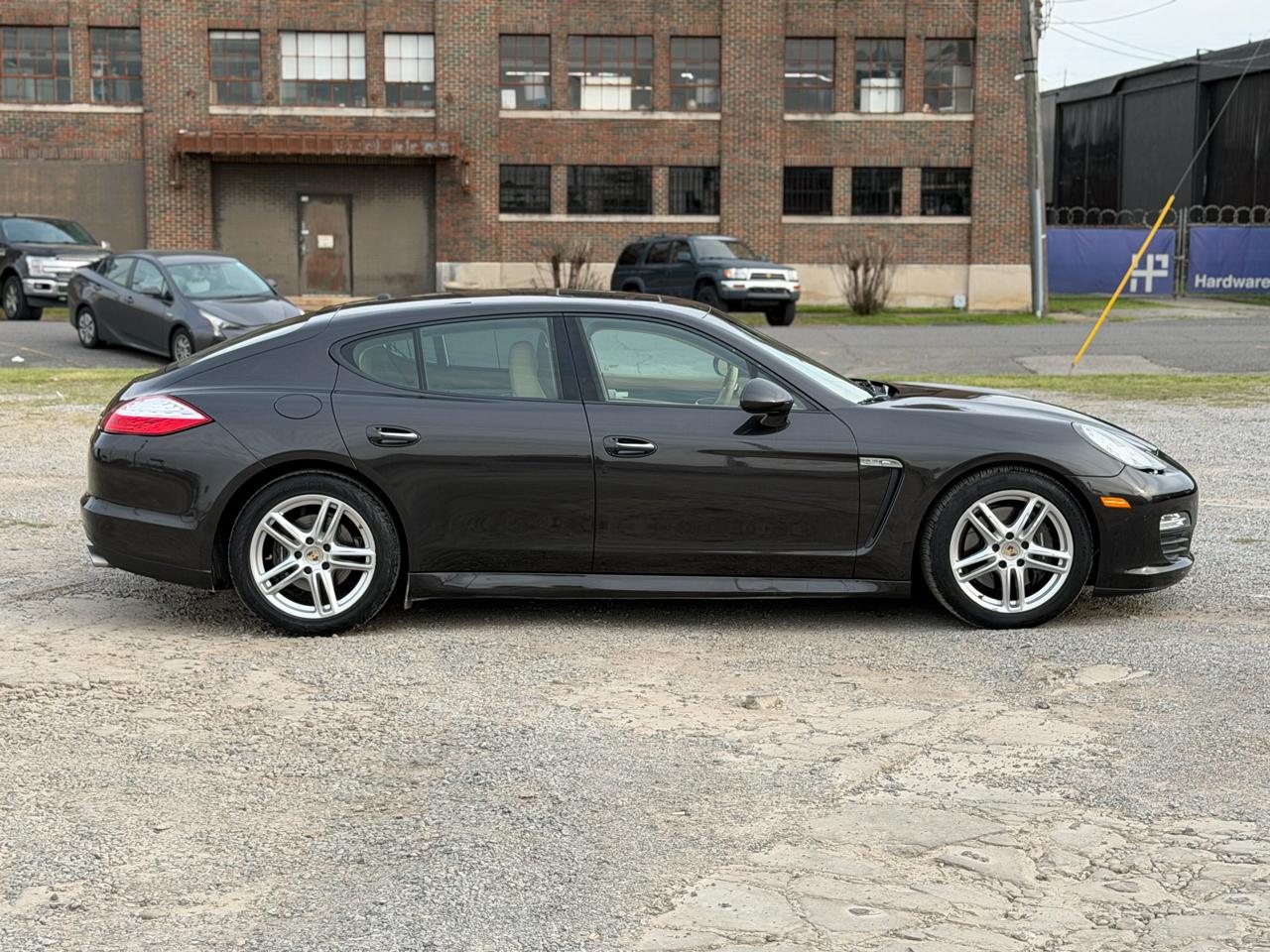 Porsche Panamera 4 2012