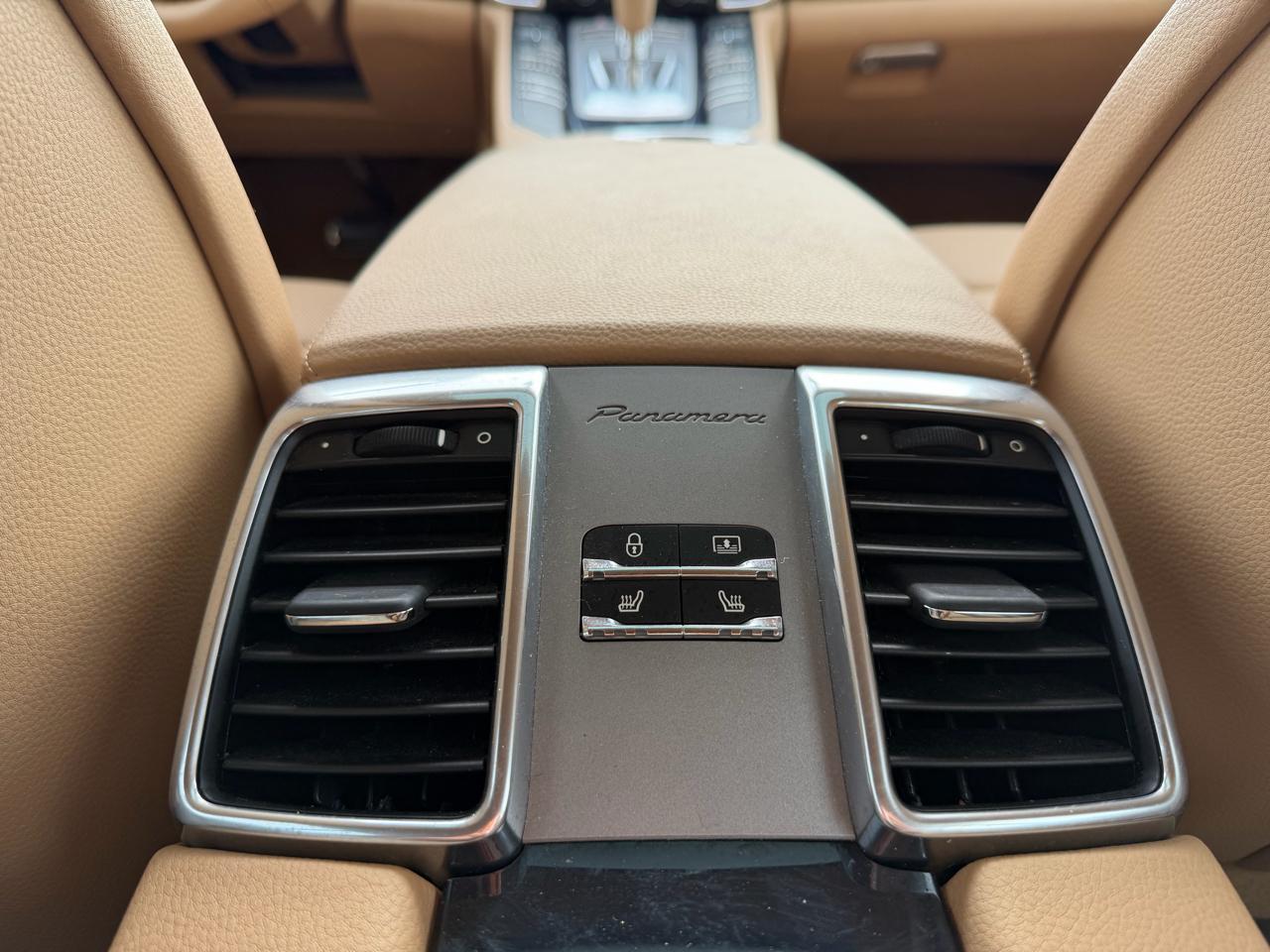 Porsche Panamera 4 2012