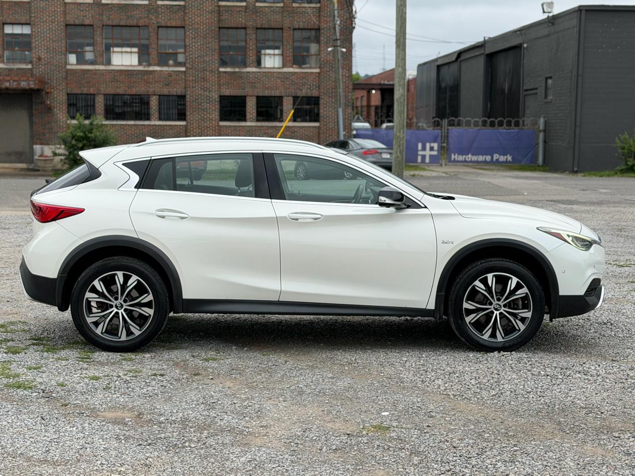 Infiniti QX30 LUXE AWD 2019