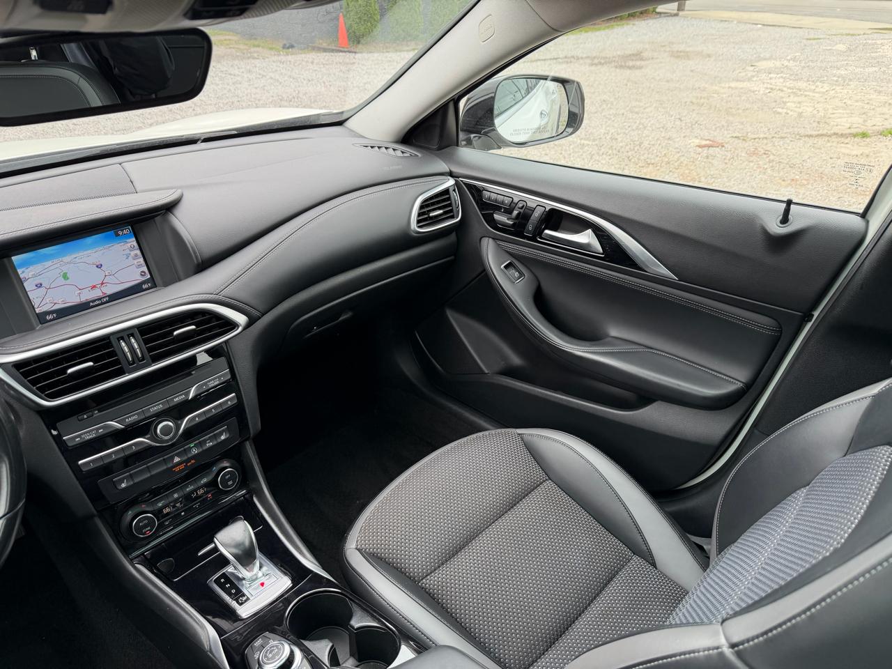 Infiniti QX30 LUXE AWD 2019