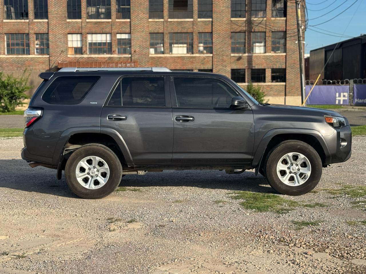 Toyota 4Runner SR5 4WD 2016