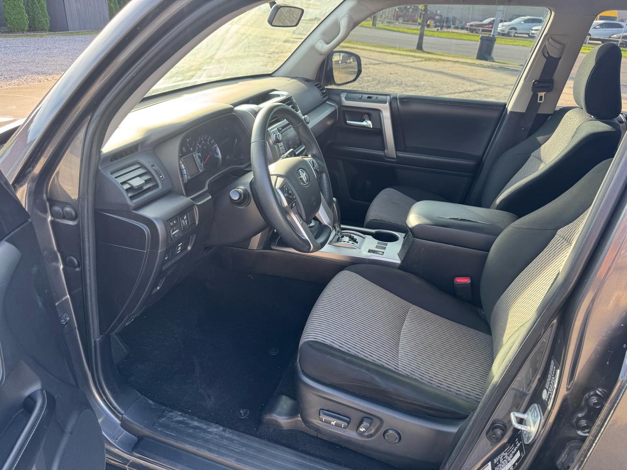 Toyota 4Runner SR5 4WD 2016