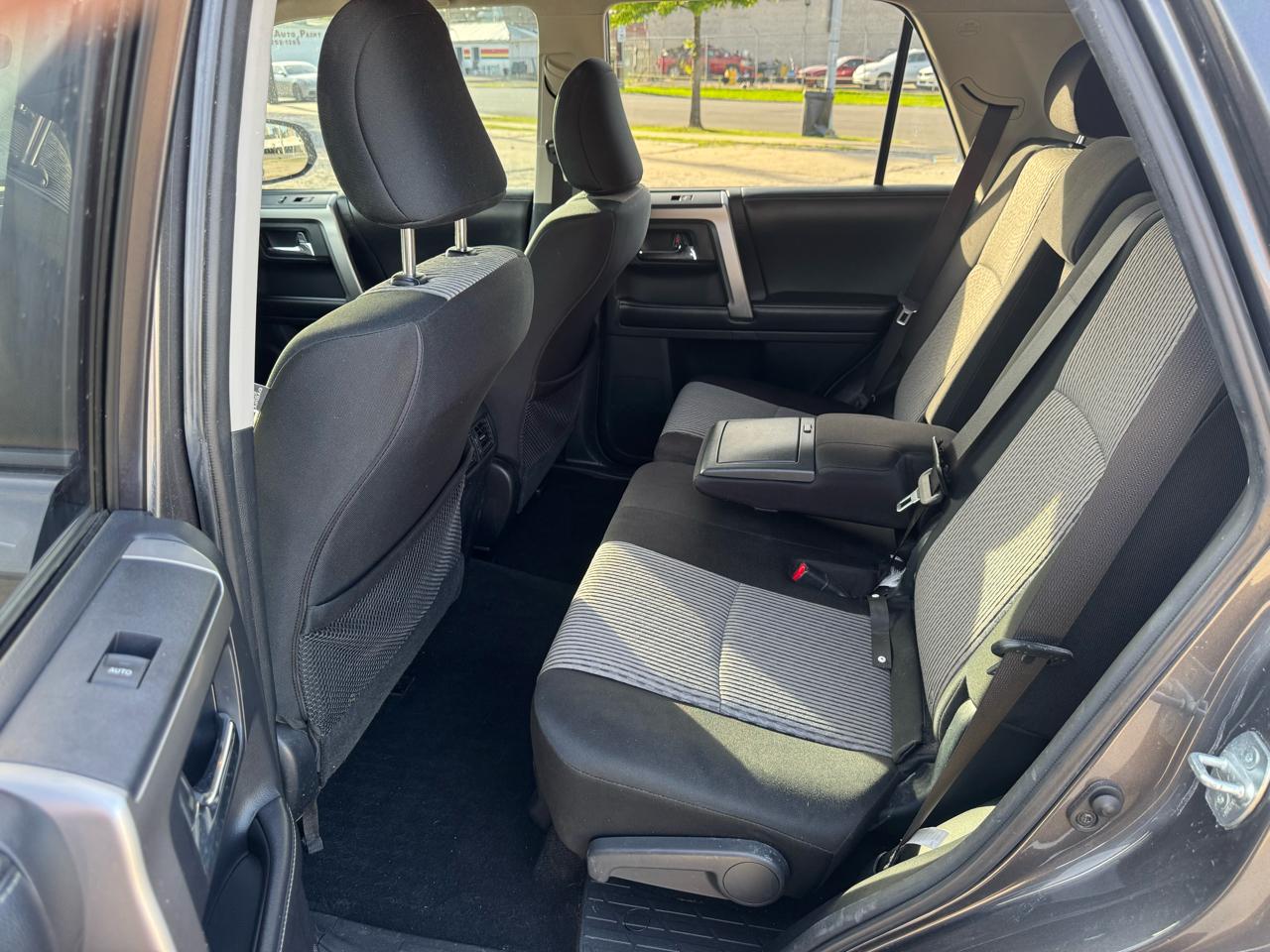 Toyota 4Runner SR5 4WD 2016