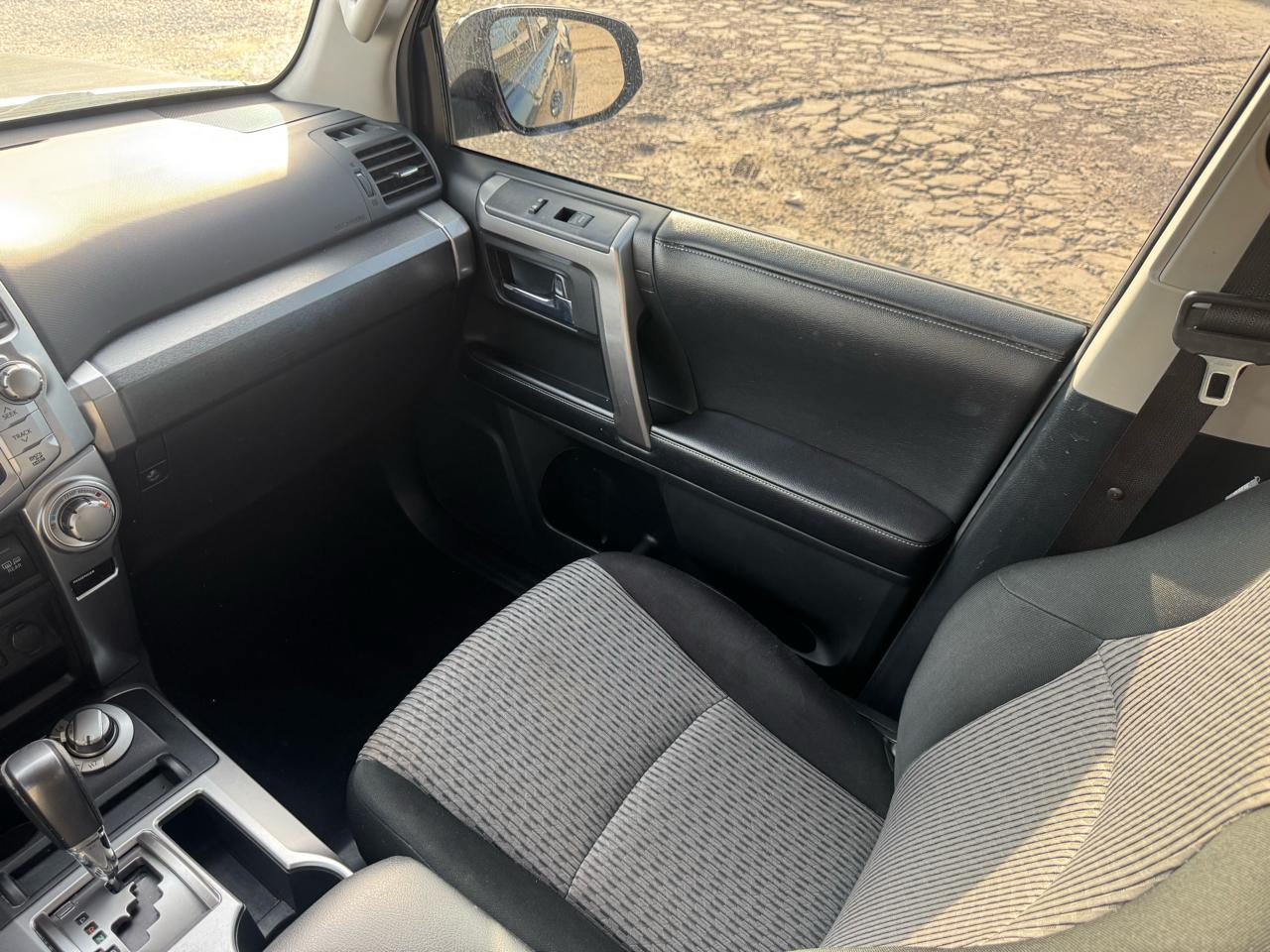 Toyota 4Runner SR5 4WD 2016