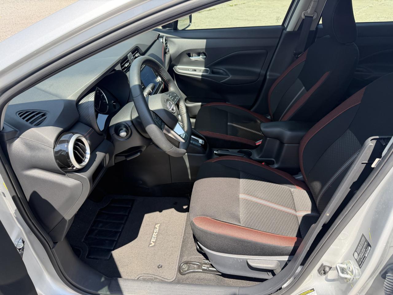 Nissan Versa SR 2025