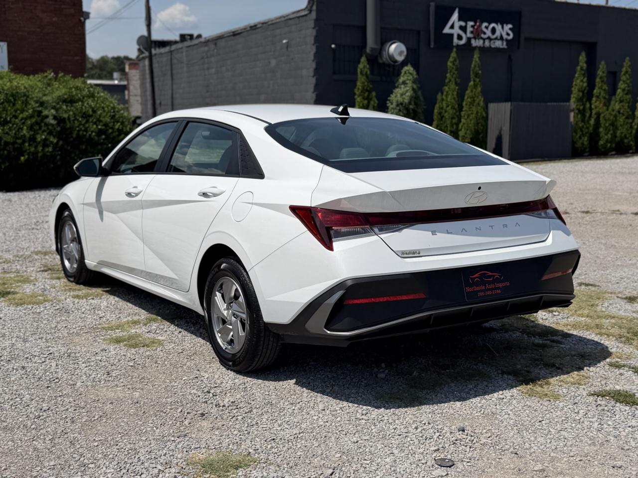 Hyundai Elantra SE 2025