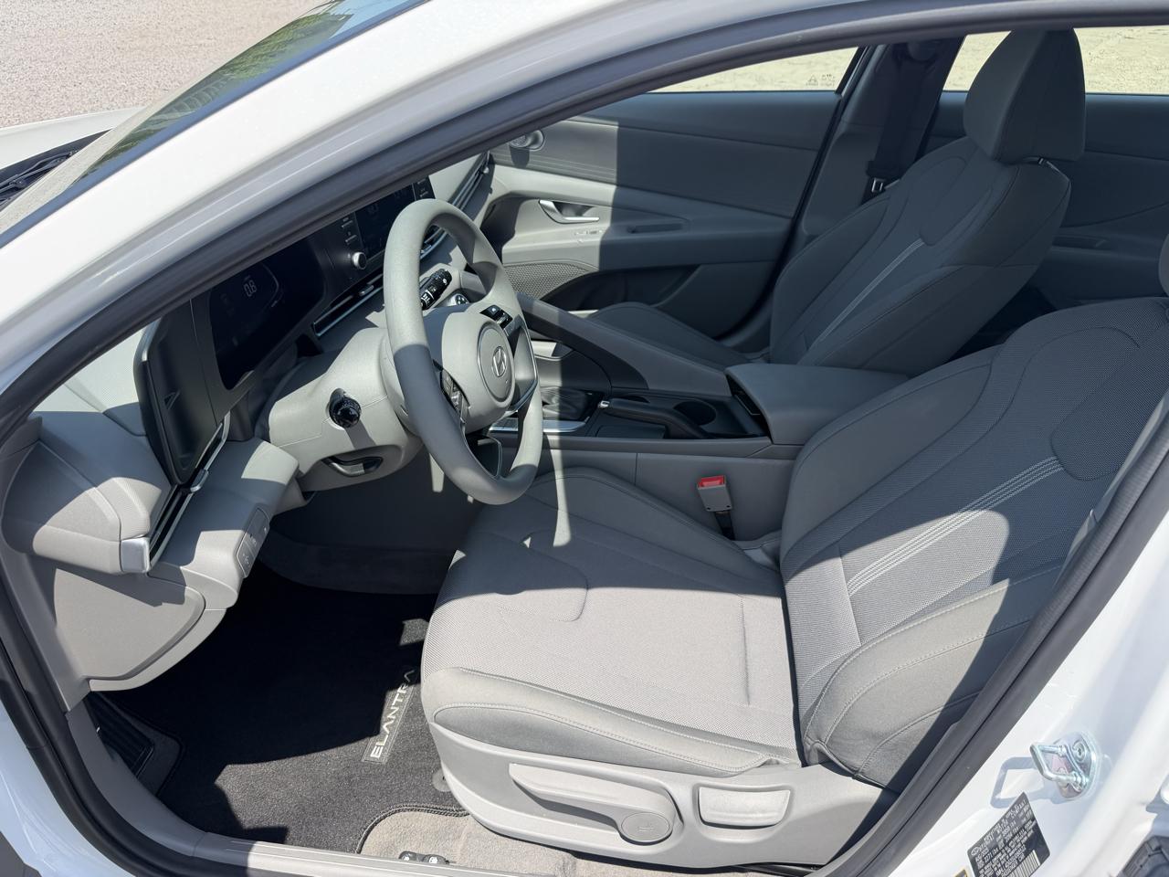 Hyundai Elantra SE 2025