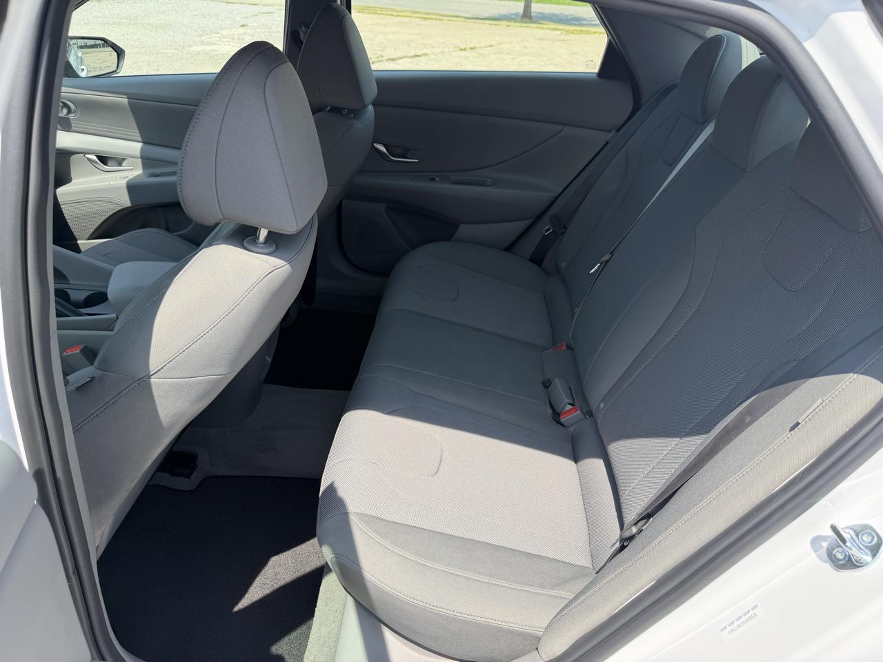 Hyundai Elantra SE 2025