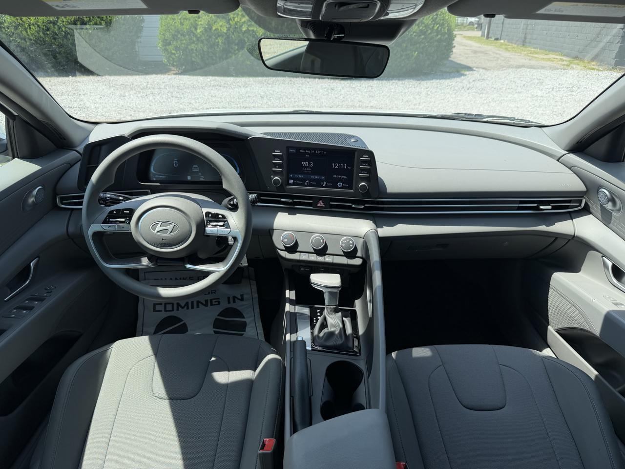 Hyundai Elantra SE 2025