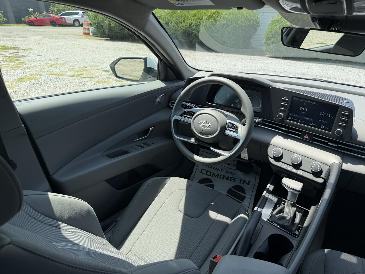 Hyundai Elantra SE 2025