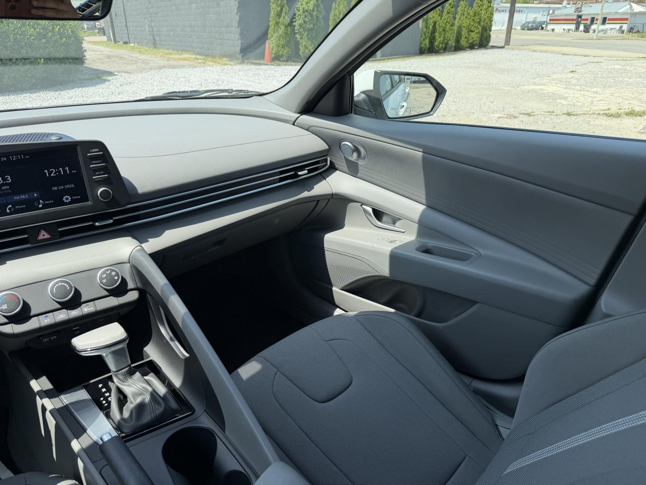 Hyundai Elantra SE 2025