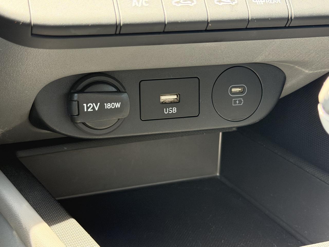 Hyundai Elantra SE 2025