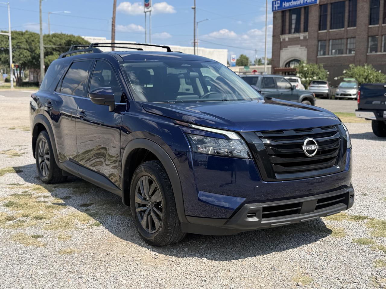 Nissan Pathfinder SV 2023