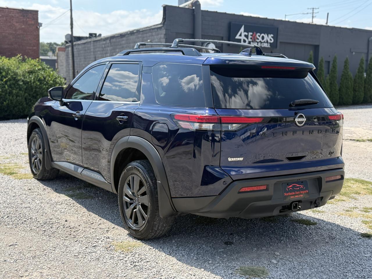 Nissan Pathfinder SV 2023
