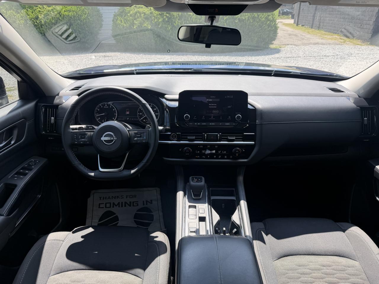 Nissan Pathfinder SV 2023