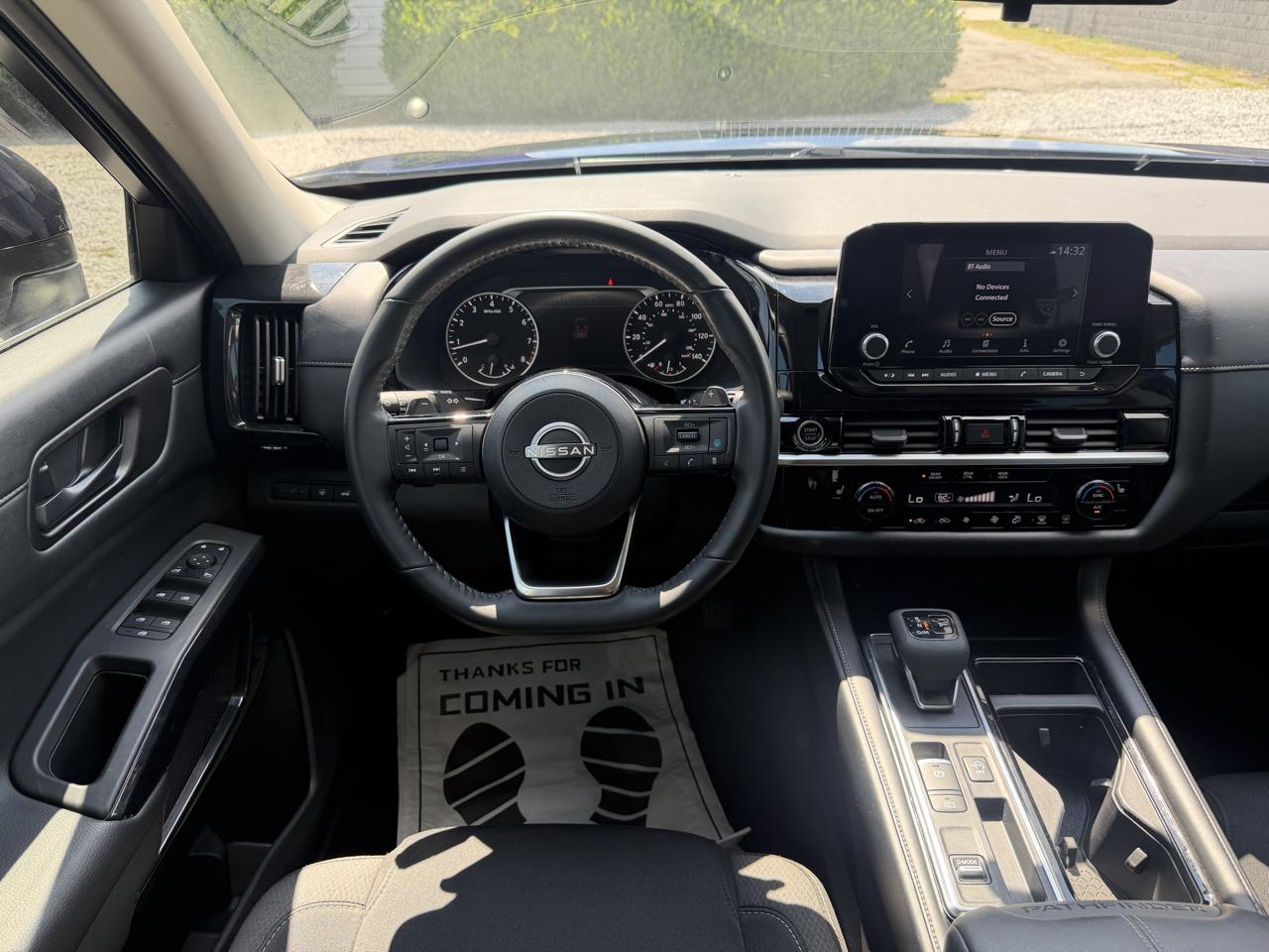 Nissan Pathfinder SV 2023