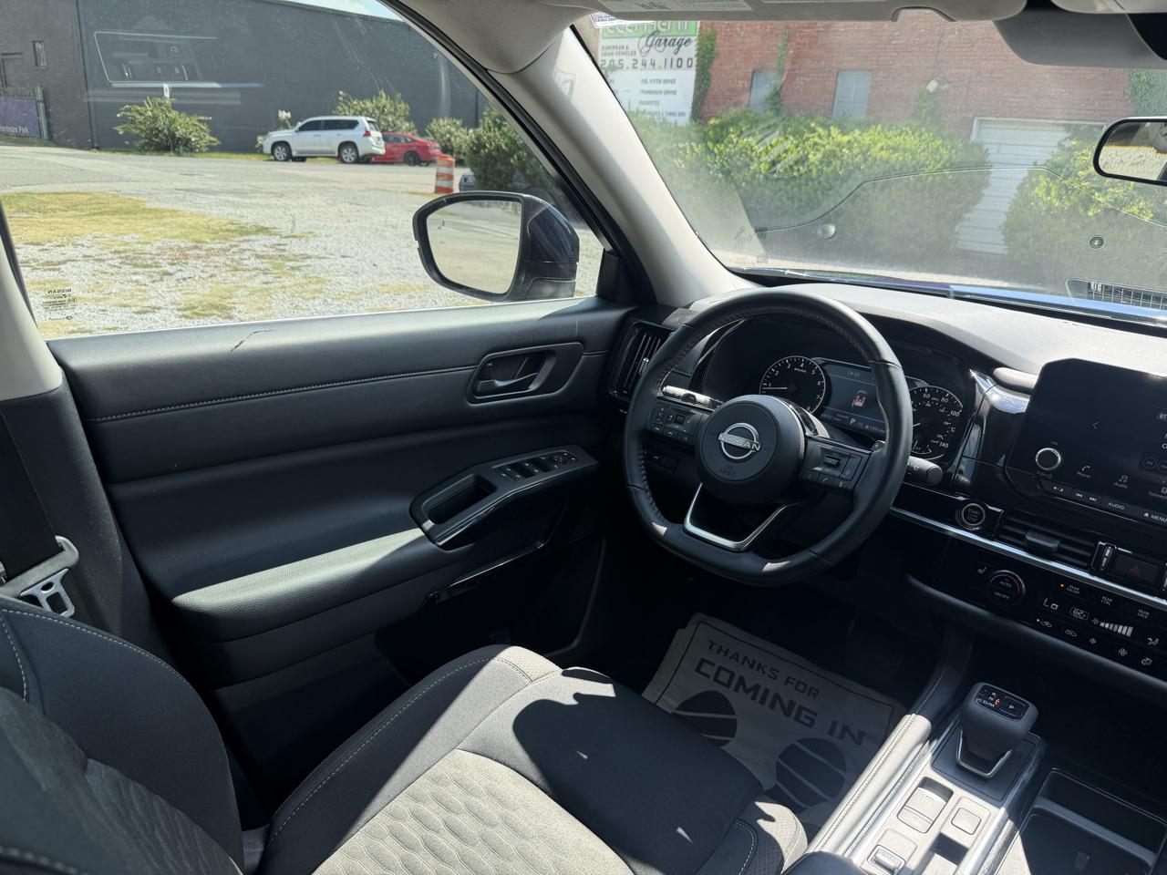 Nissan Pathfinder SV 2023