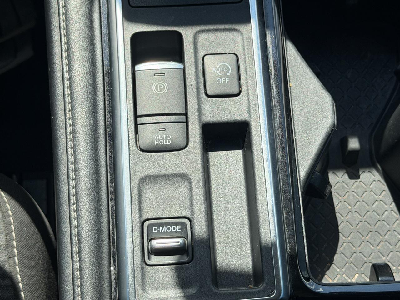Nissan Pathfinder SV 2023