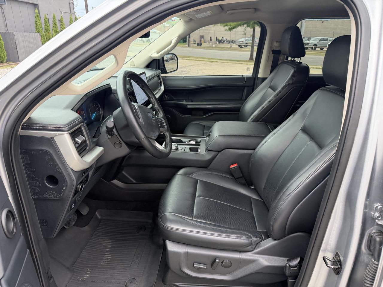 Ford Expedition XLT 2023