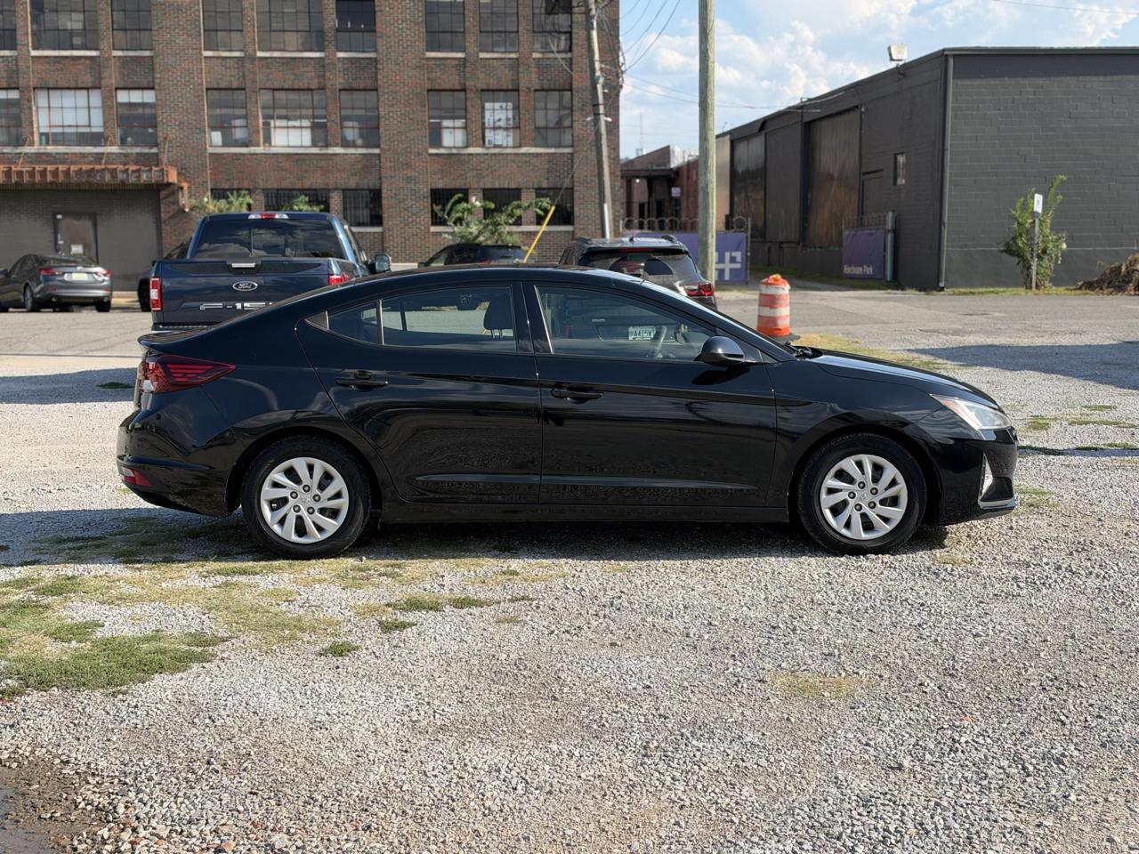Hyundai Elantra SE 6AT 2019