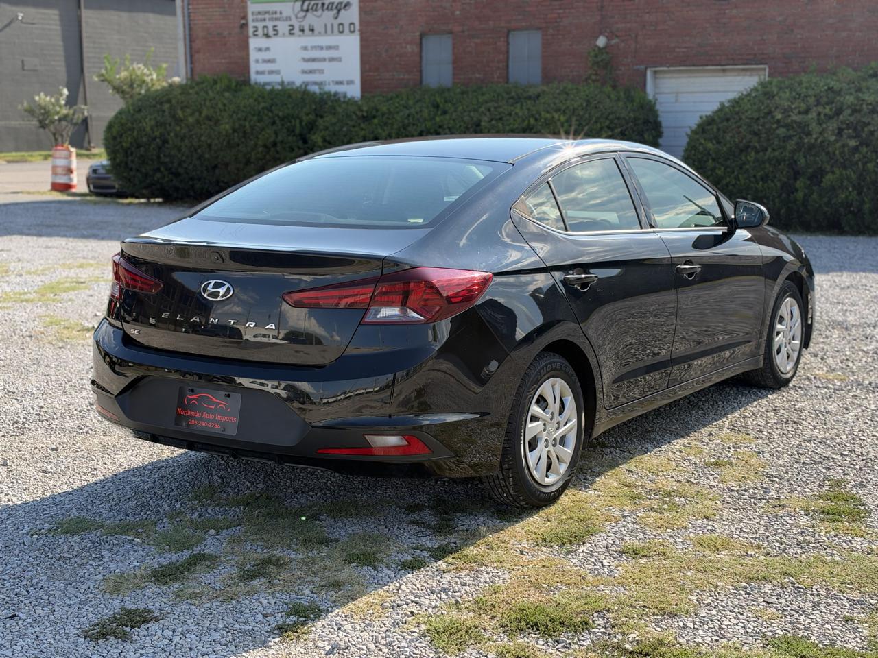 Hyundai Elantra SE 6AT 2019