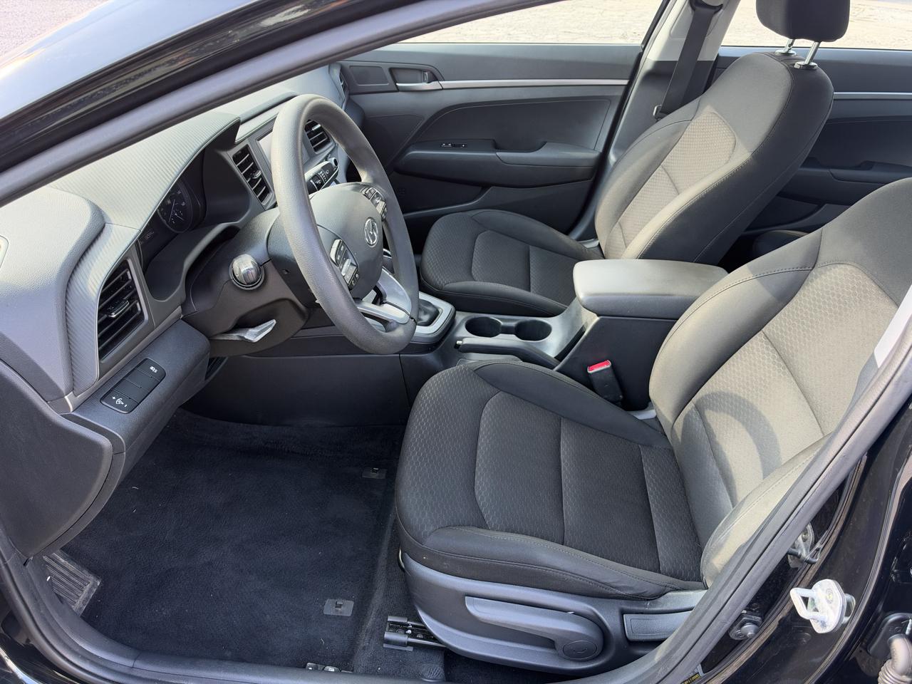 Hyundai Elantra SE 6AT 2019