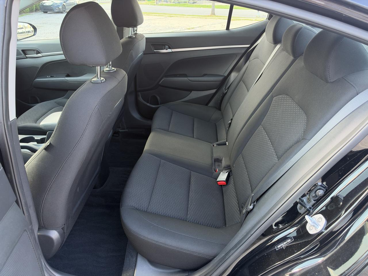 Hyundai Elantra SE 6AT 2019