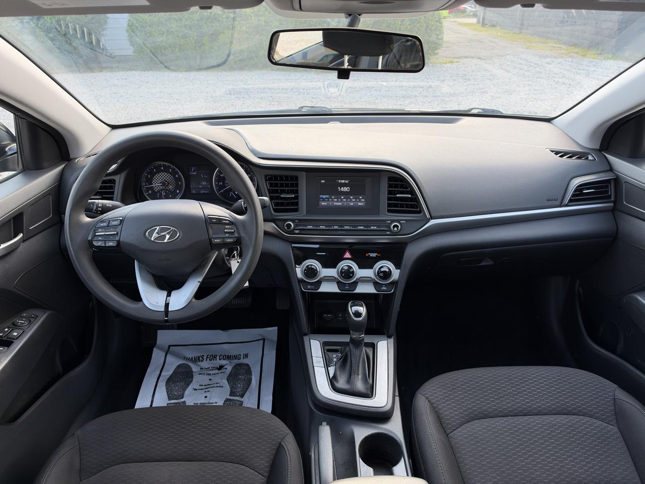 Hyundai Elantra SE 6AT 2019
