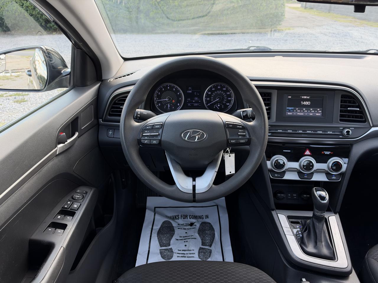 Hyundai Elantra SE 6AT 2019