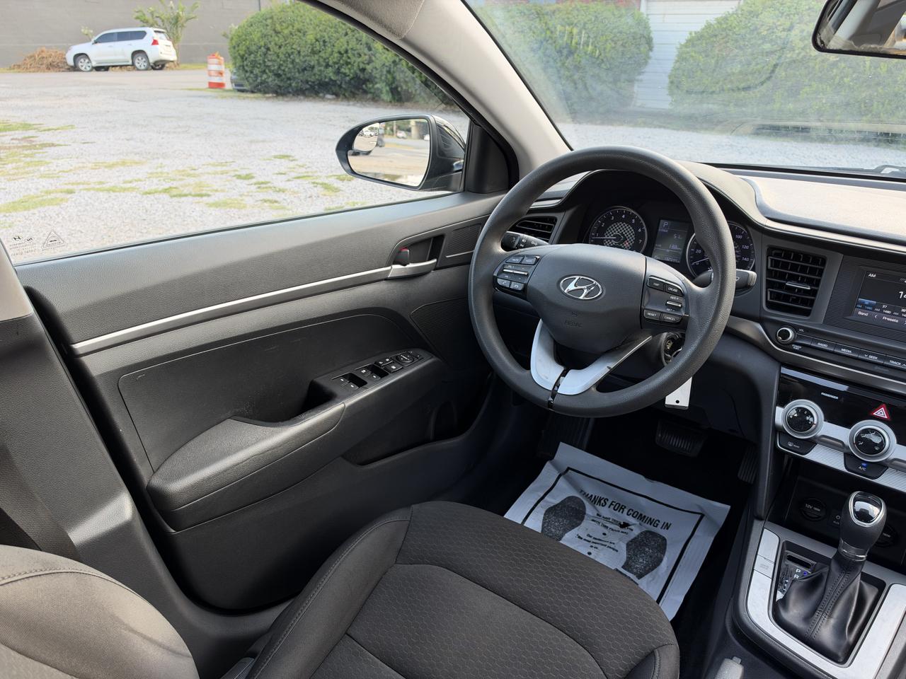 Hyundai Elantra SE 6AT 2019