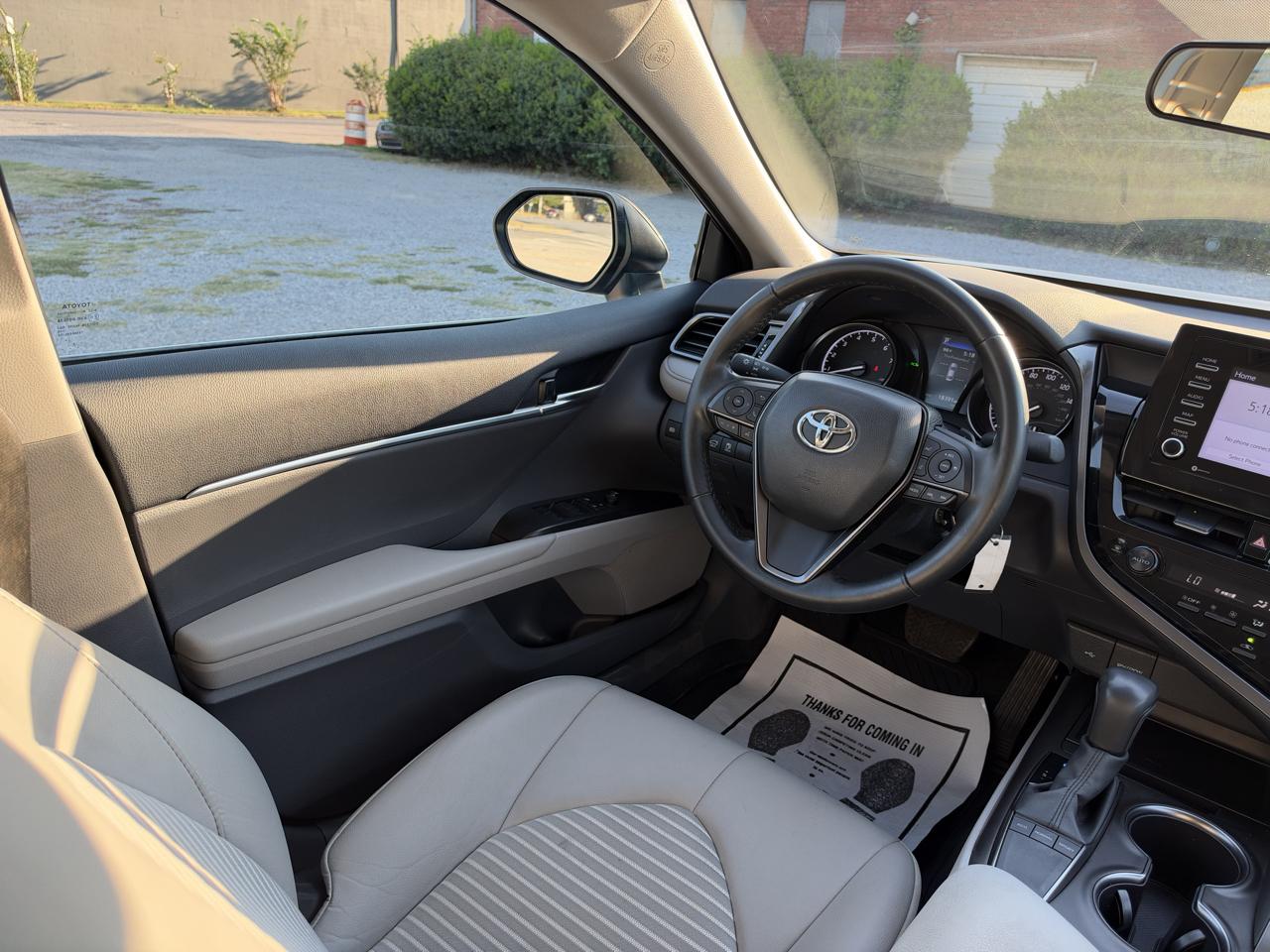 Toyota Camry SE 2024