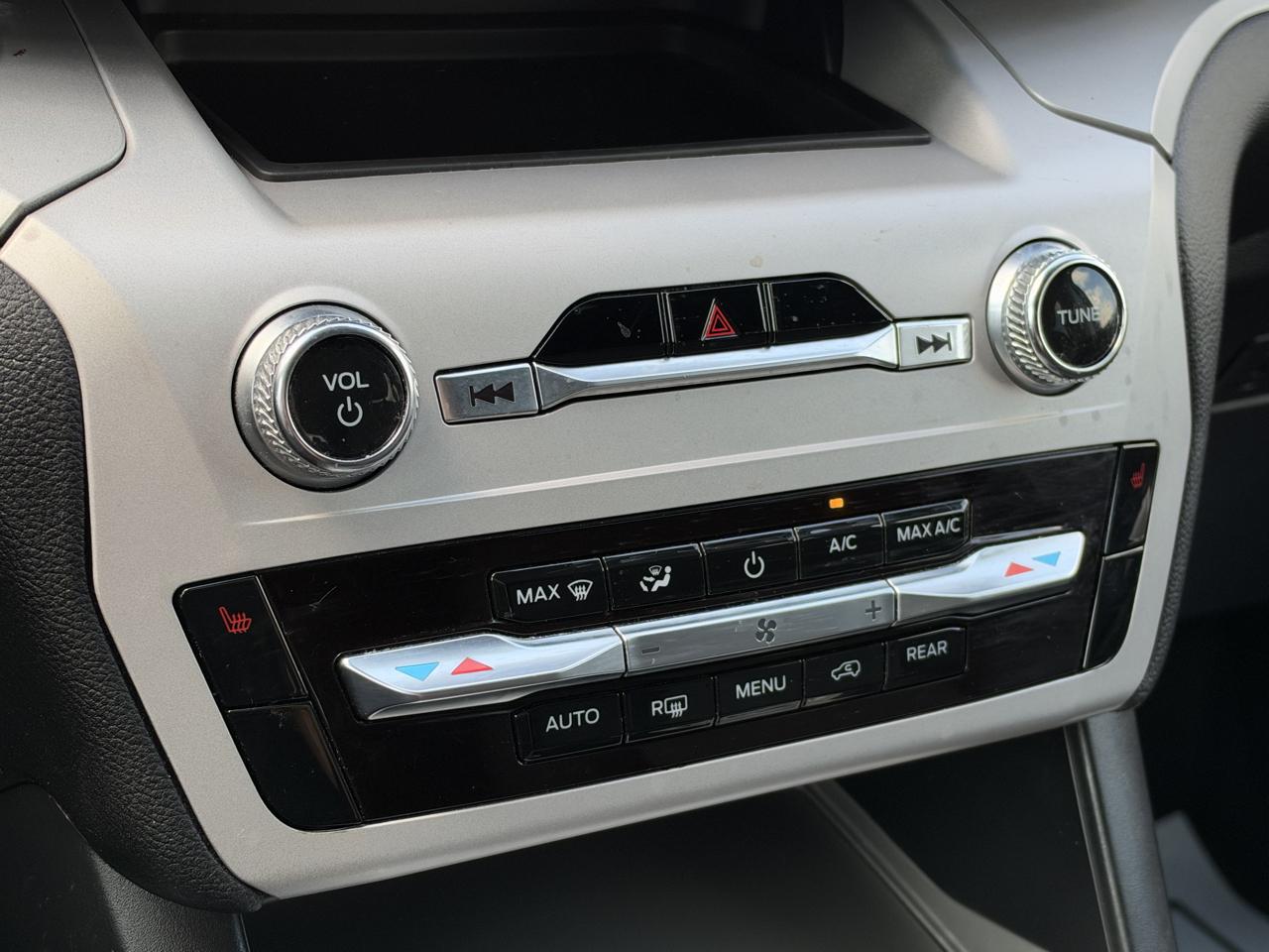 Ford Explorer XLT 2024