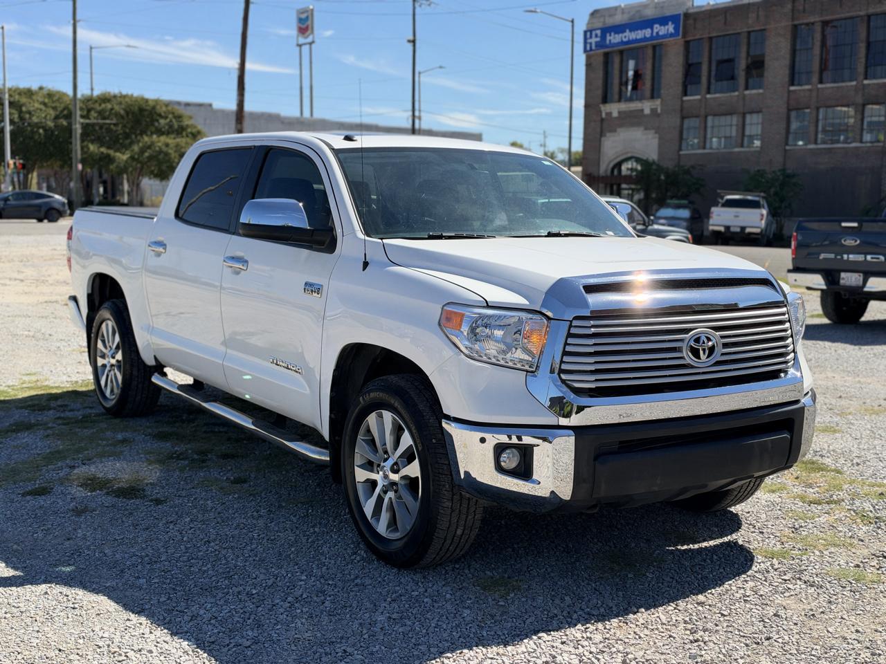 Toyota Tundra Limited 5.7L FFV CrewMax 4WD 2017