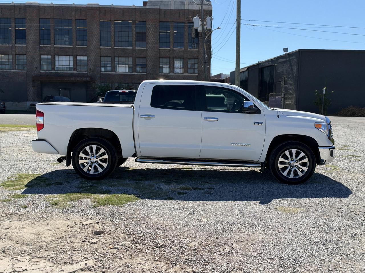 Toyota Tundra Limited 5.7L FFV CrewMax 4WD 2017