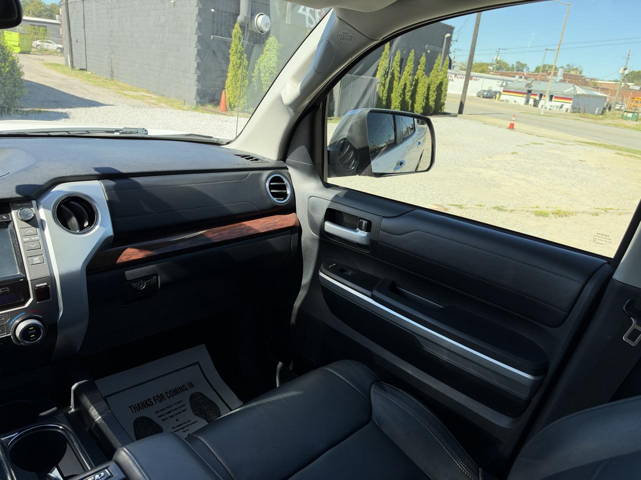 Toyota Tundra Limited 5.7L FFV CrewMax 4WD 2017
