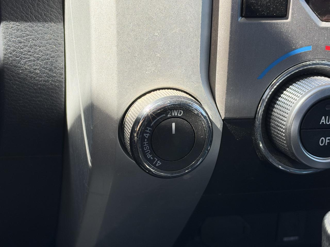 Toyota Tundra Limited 5.7L FFV CrewMax 4WD 2017