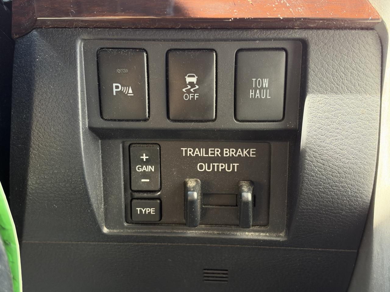 Toyota Tundra Limited 5.7L FFV CrewMax 4WD 2017